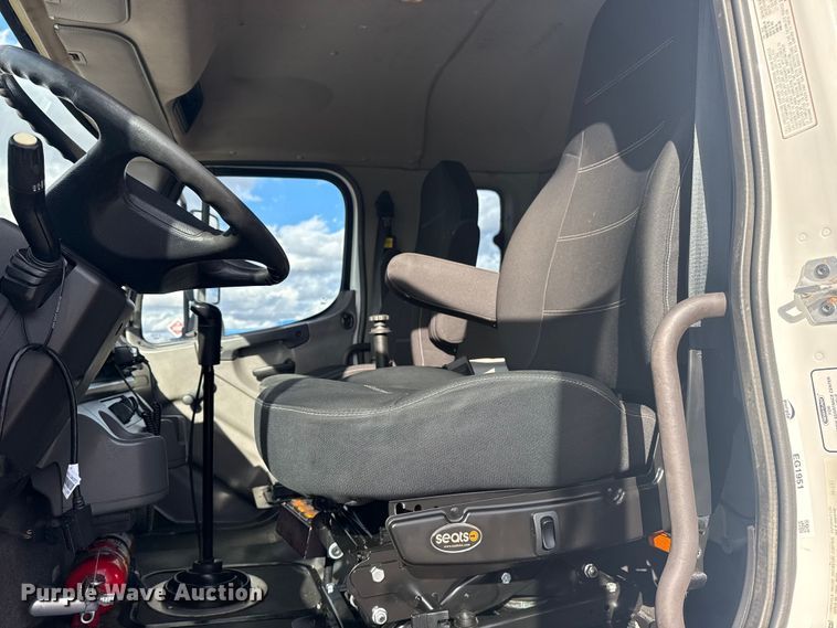 image for item EG1951 2015 Freightliner Business Class M2 utility / service truck