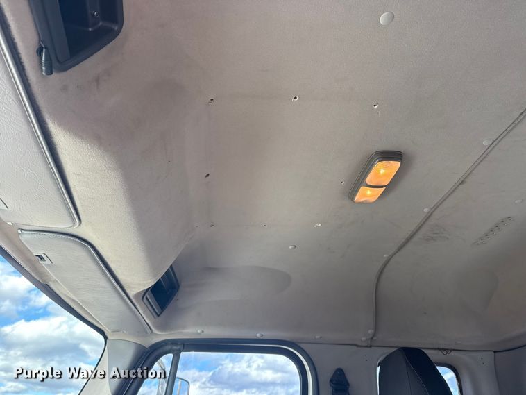 image for item EG1951 2015 Freightliner Business Class M2 utility / service truck