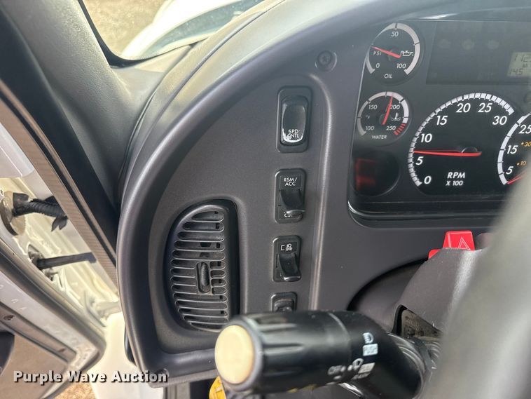 image for item EG1951 2015 Freightliner Business Class M2 utility / service truck