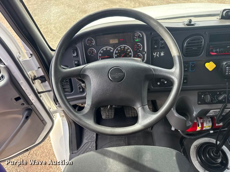 image for item EG1951 2015 Freightliner Business Class M2 utility / service truck