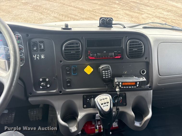 image for item EG1951 2015 Freightliner Business Class M2 utility / service truck