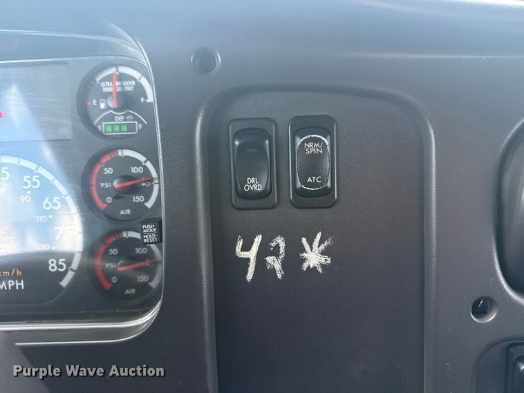 image for item EG1951 2015 Freightliner Business Class M2 utility / service truck