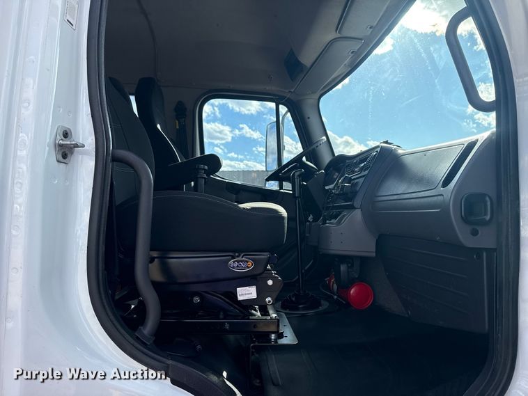 image for item EG1951 2015 Freightliner Business Class M2 utility / service truck