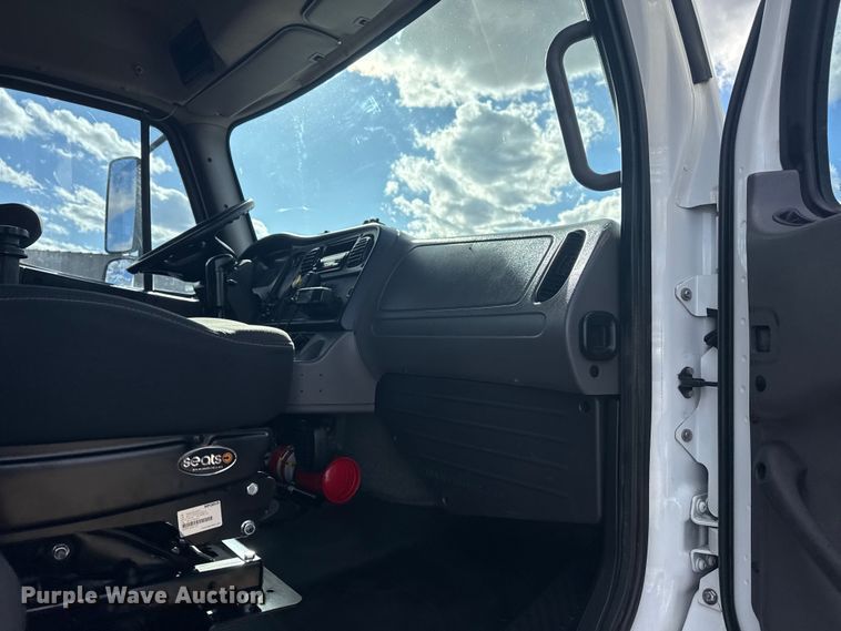 image for item EG1951 2015 Freightliner Business Class M2 utility / service truck