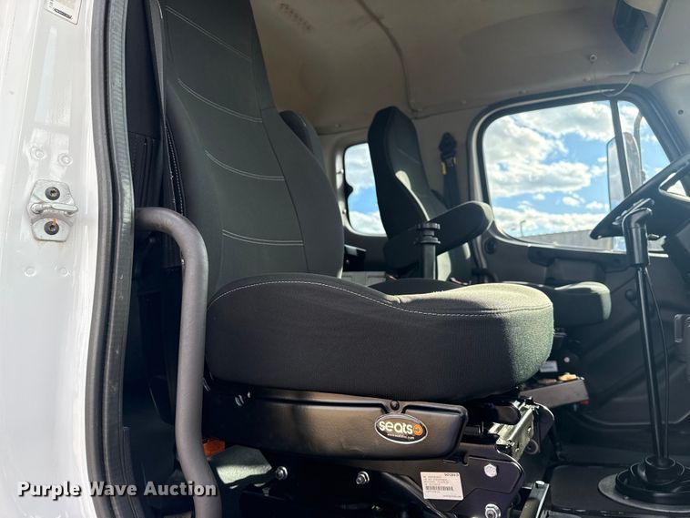 image for item EG1951 2015 Freightliner Business Class M2 utility / service truck