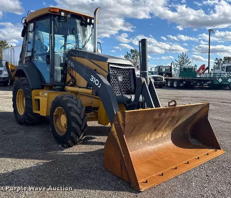 image for item EG1952 John Deere 310J backhoe