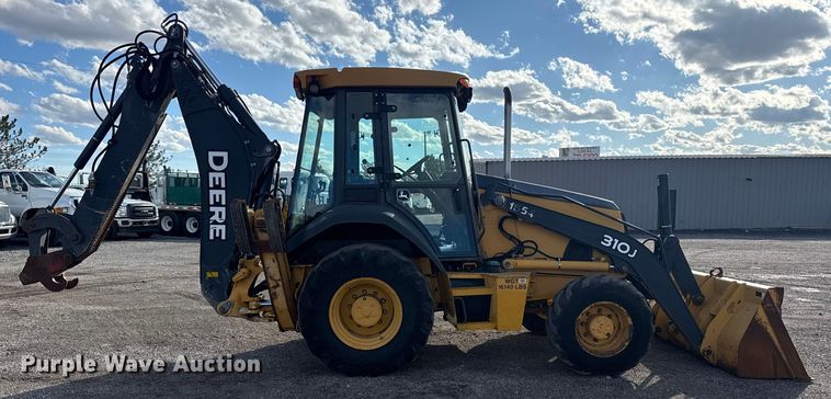 image for item EG1952 John Deere 310J backhoe