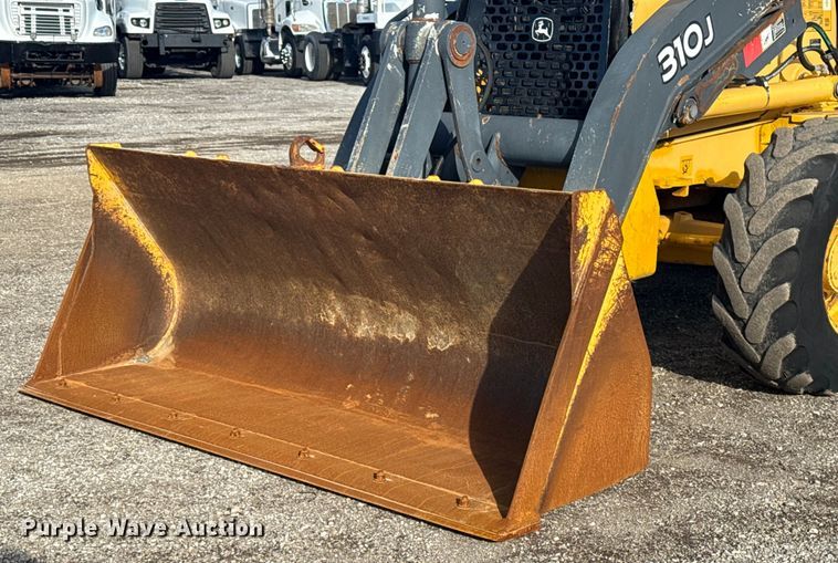 image for item EG1952 John Deere 310J backhoe