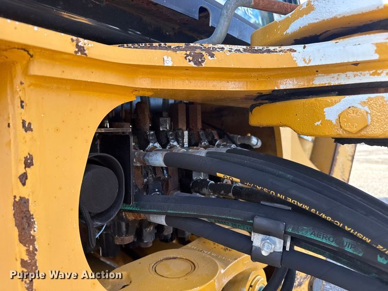 image for item EG1952 John Deere 310J backhoe