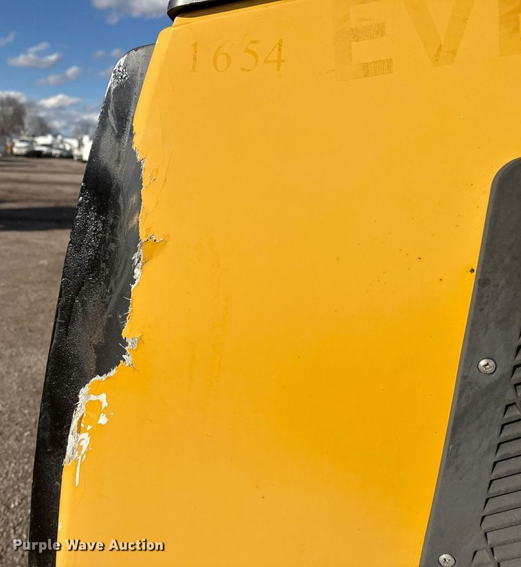 image for item EG1952 John Deere 310J backhoe