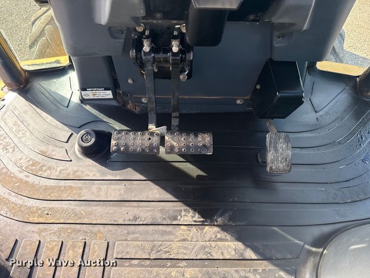 image for item EG1952 John Deere 310J backhoe