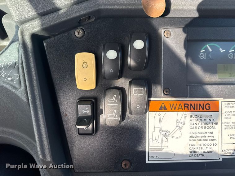 image for item EG1952 John Deere 310J backhoe