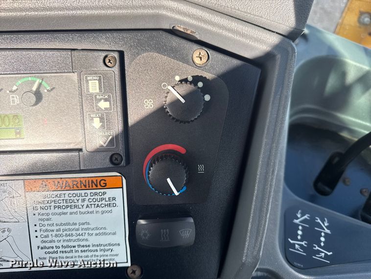 image for item EG1952 John Deere 310J backhoe