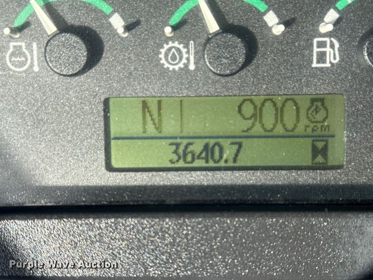 image for item EG1952 John Deere 310J backhoe