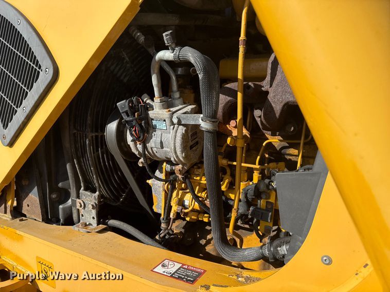 image for item EG1952 John Deere 310J backhoe