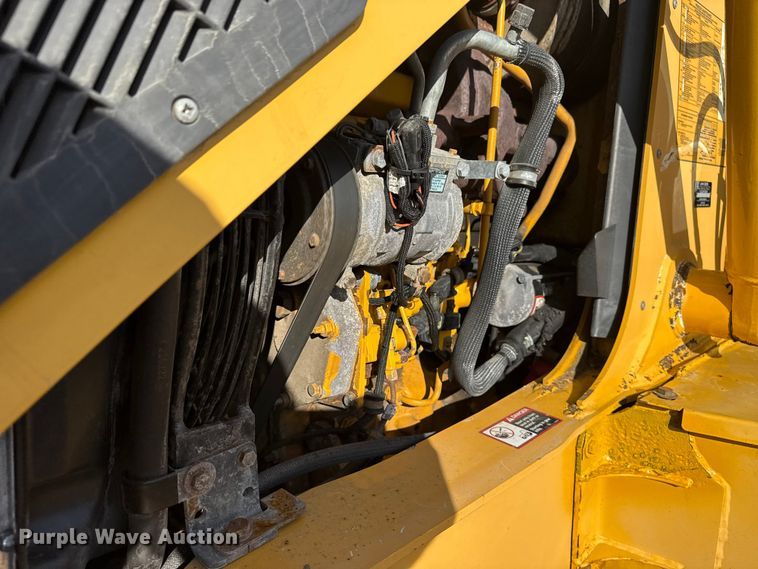 image for item EG1952 John Deere 310J backhoe