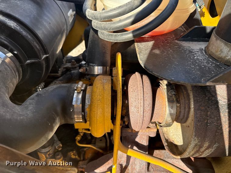 image for item EG1952 John Deere 310J backhoe