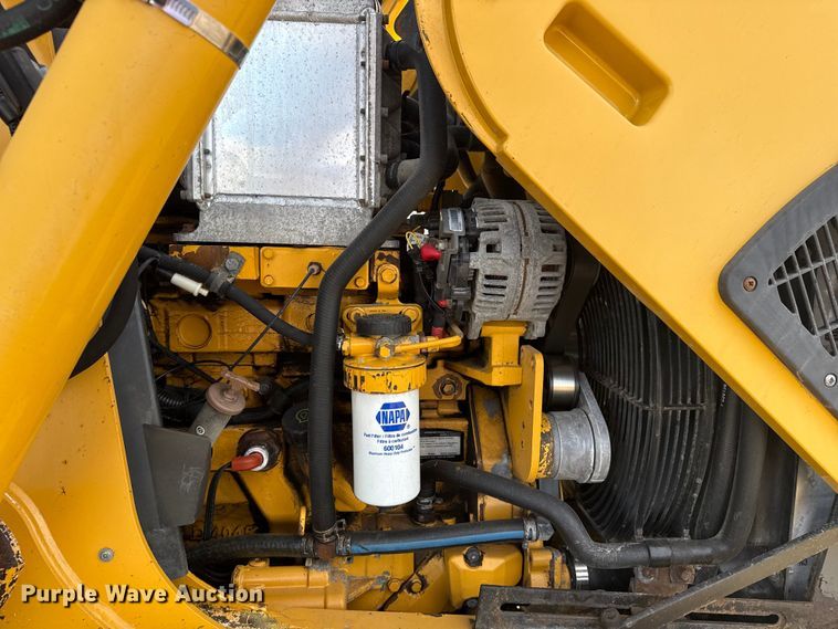 image for item EG1952 John Deere 310J backhoe