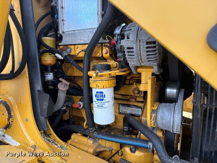 image for item EG1952 John Deere 310J backhoe