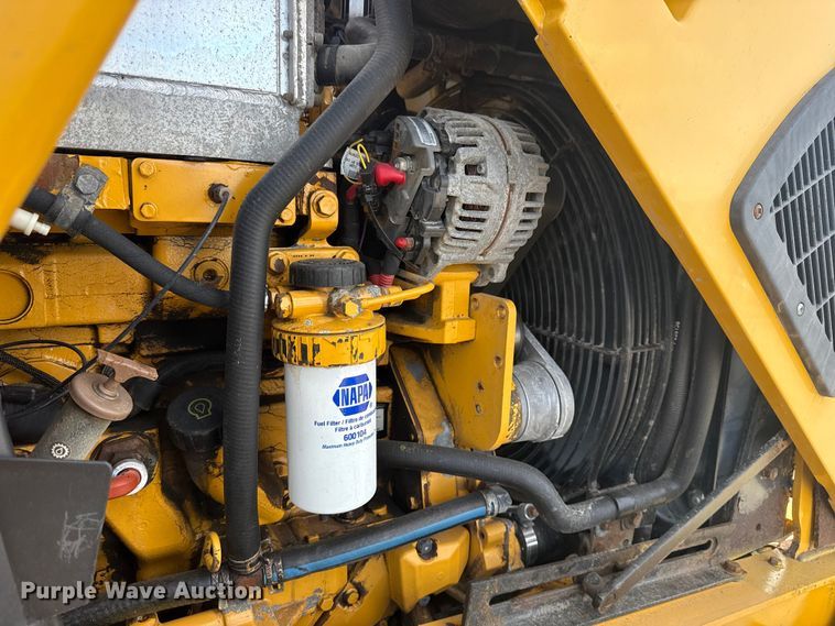 image for item EG1952 John Deere 310J backhoe