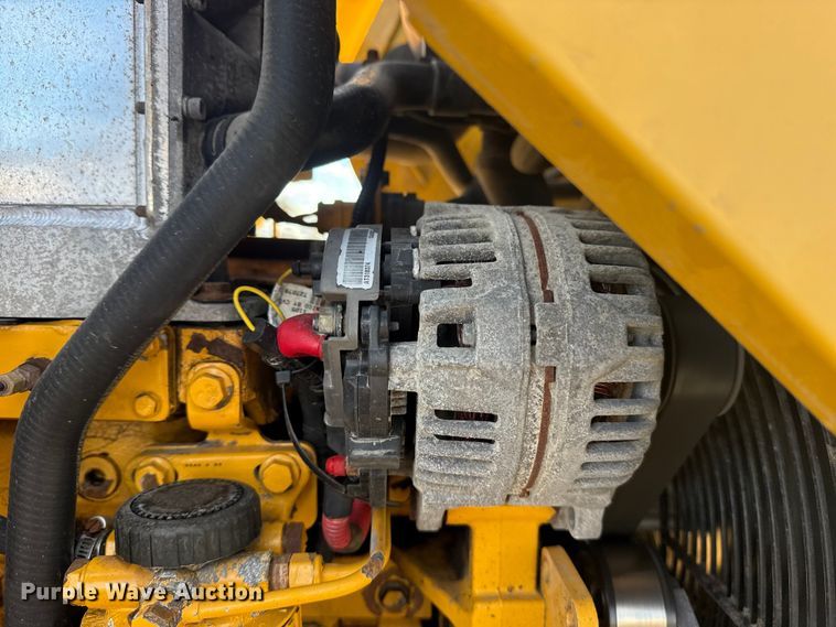 image for item EG1952 John Deere 310J backhoe