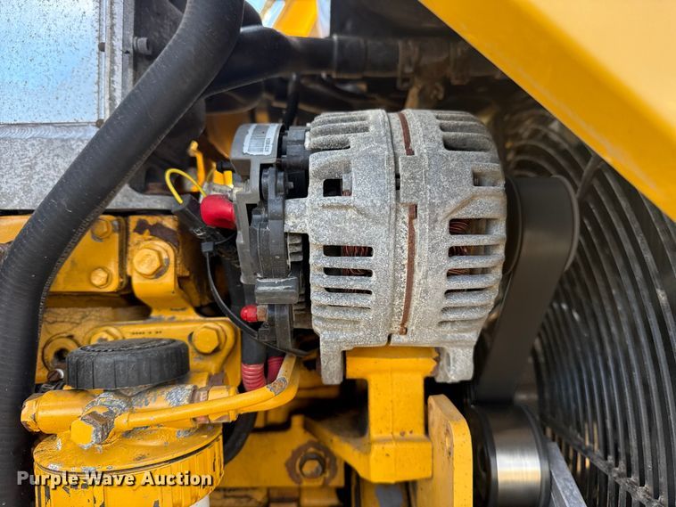 image for item EG1952 John Deere 310J backhoe