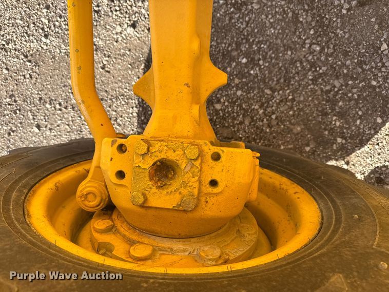 image for item EG1952 John Deere 310J backhoe