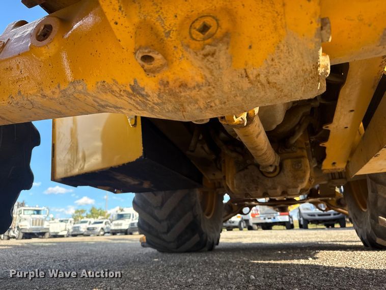 image for item EG1952 John Deere 310J backhoe