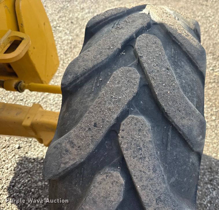 image for item EG1952 John Deere 310J backhoe