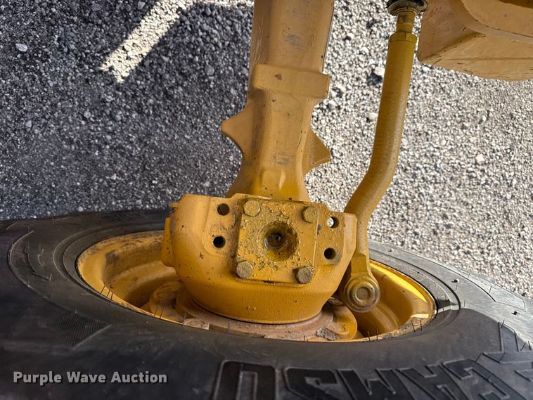 image for item EG1952 John Deere 310J backhoe