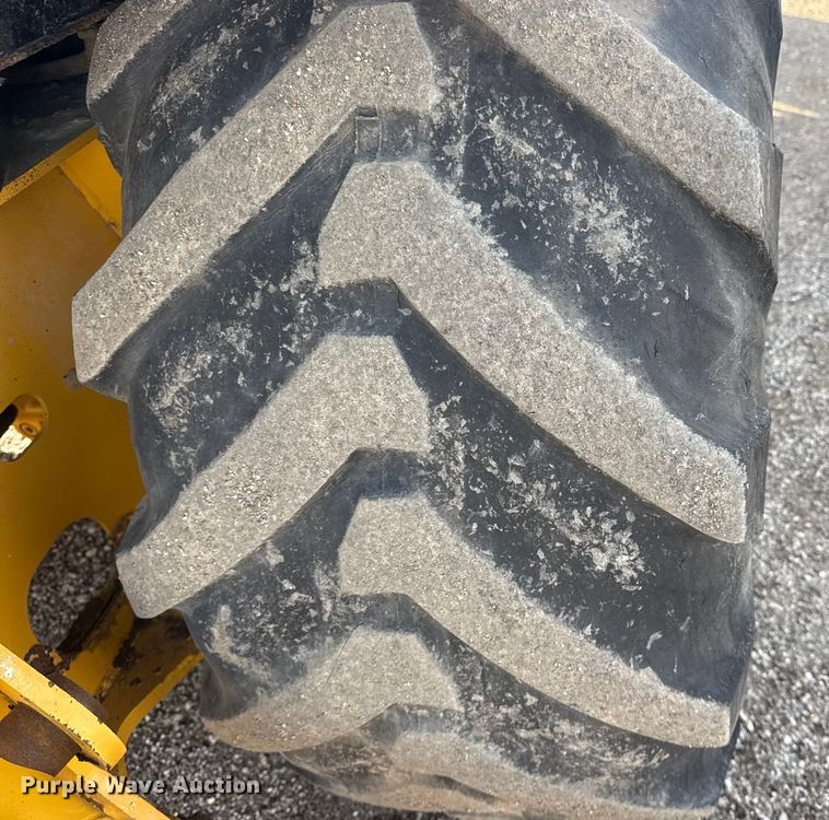 image for item EG1952 John Deere 310J backhoe