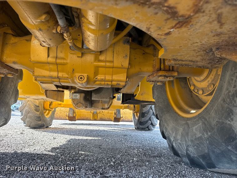 image for item EG1952 John Deere 310J backhoe