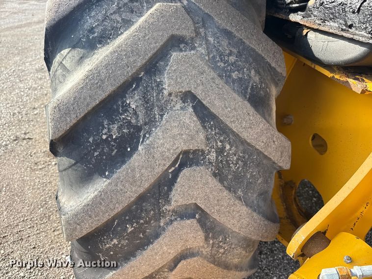 image for item EG1952 John Deere 310J backhoe