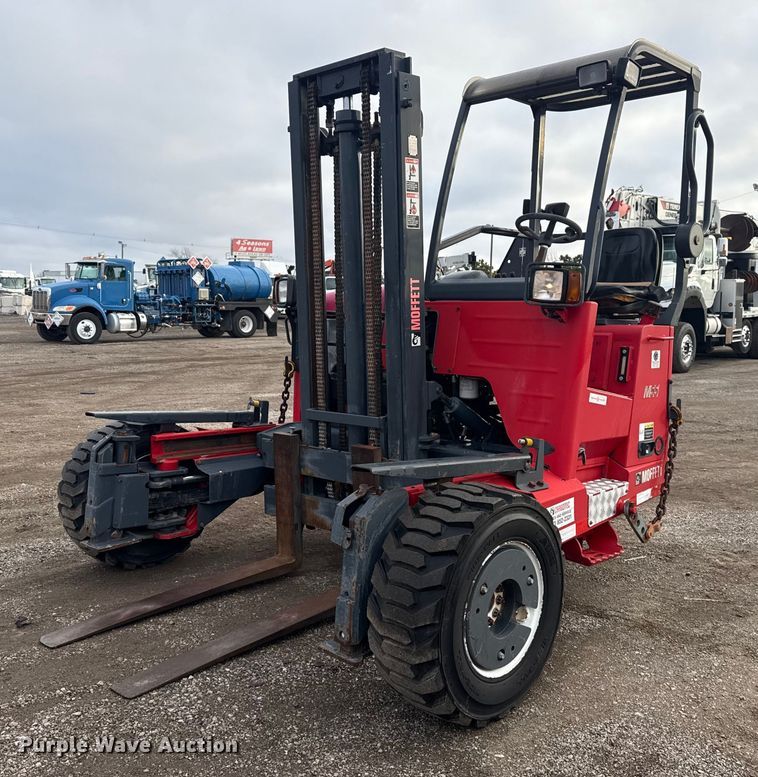 image for item EG1955 2011 Moffett M55.4 forklift