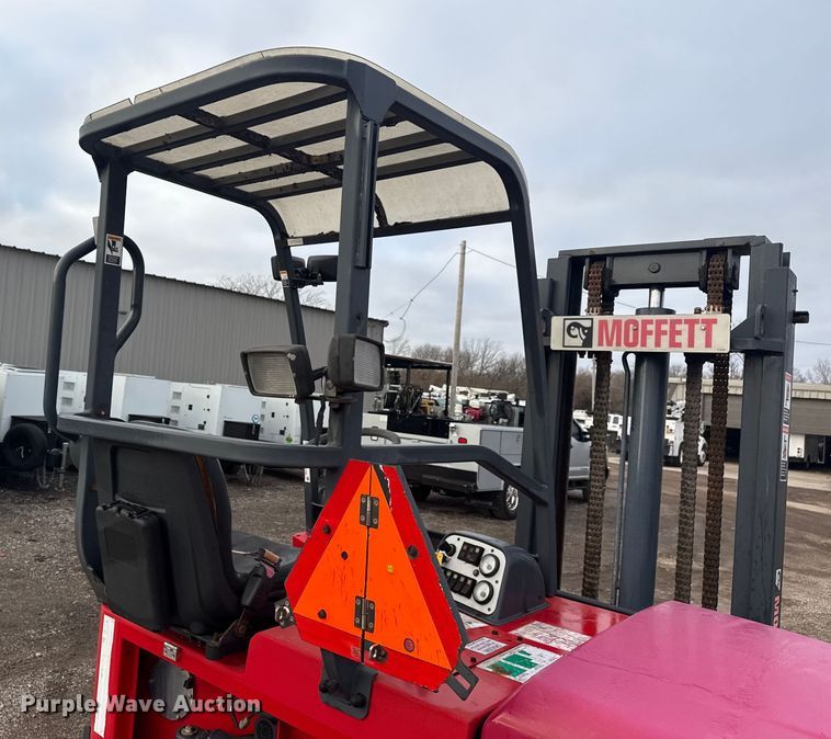 image for item EG1955 2011 Moffett M55.4 forklift