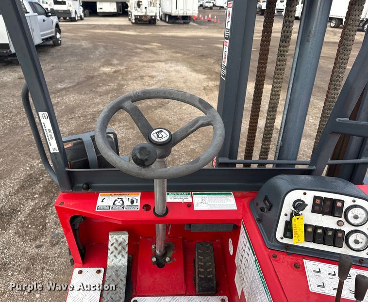image for item EG1955 2011 Moffett M55.4 forklift