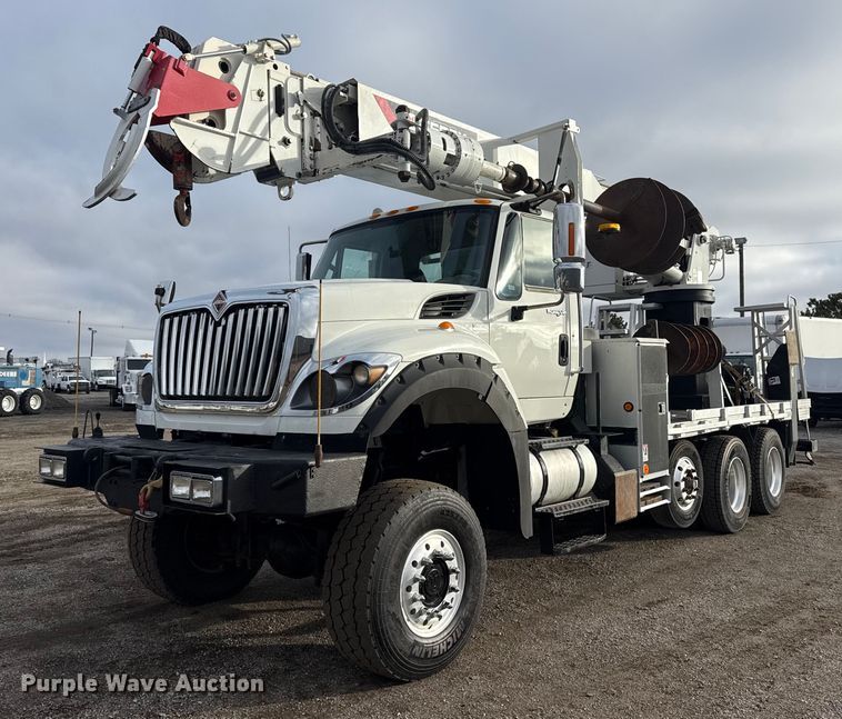 image for item EG1956 2014 International 7600 digger derrick truck