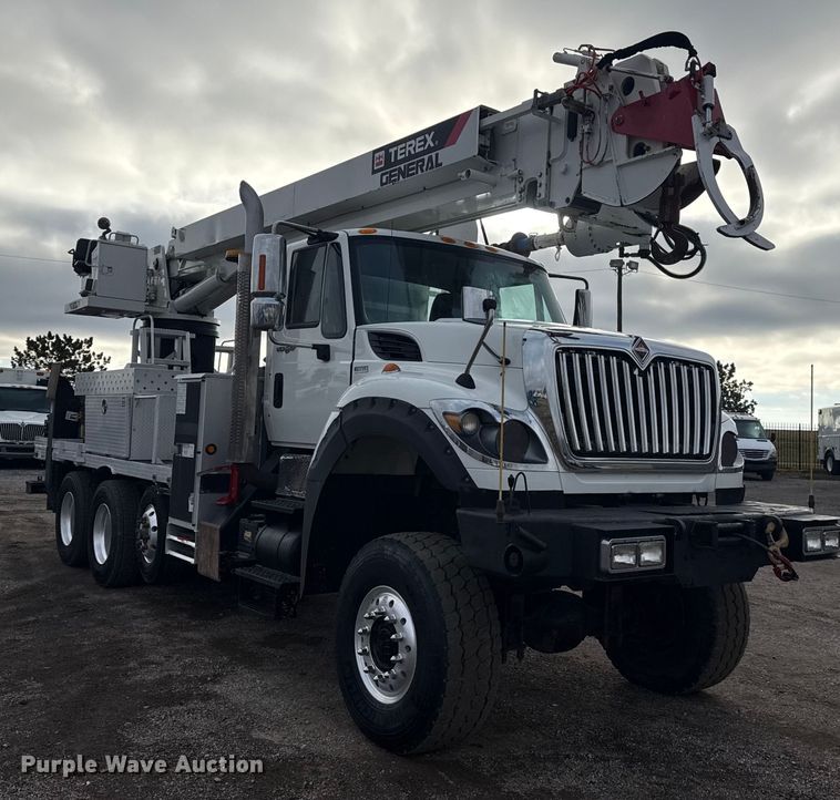 image for item EG1956 2014 International 7600 digger derrick truck