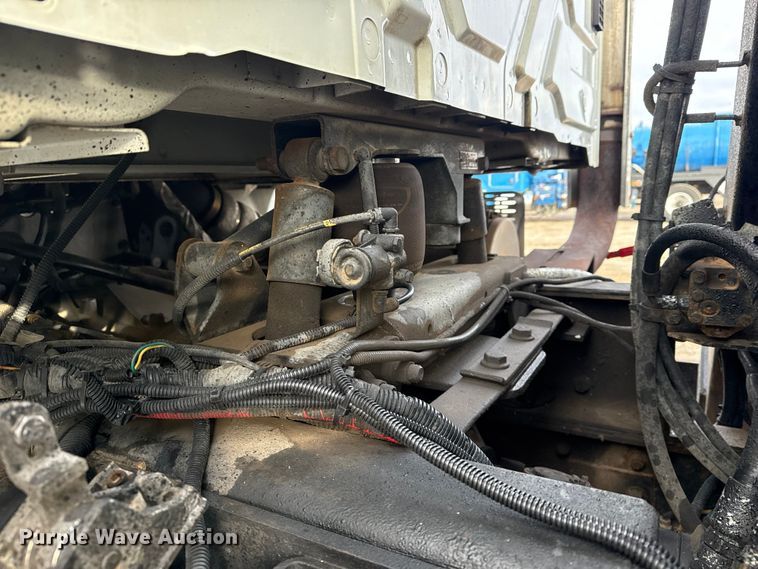 image for item EG1956 2014 International 7600 digger derrick truck