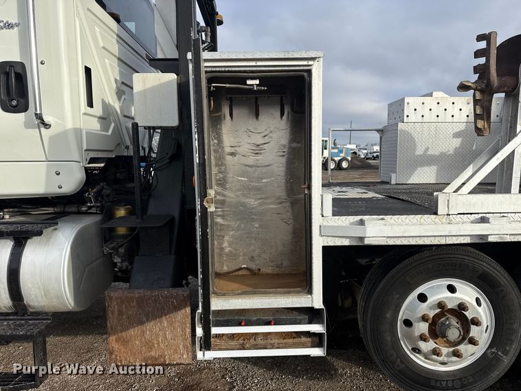 image for item EG1956 2014 International 7600 digger derrick truck