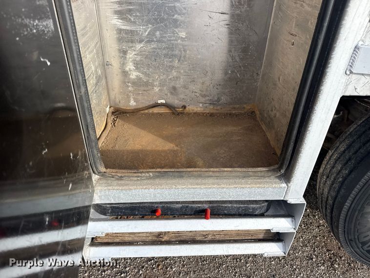 image for item EG1956 2014 International 7600 digger derrick truck