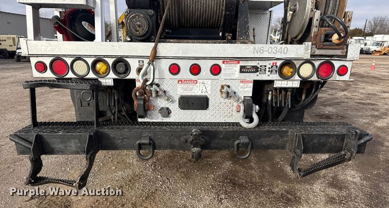 image for item EG1956 2014 International 7600 digger derrick truck