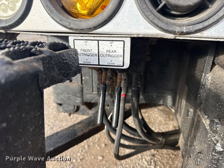 image for item EG1956 2014 International 7600 digger derrick truck