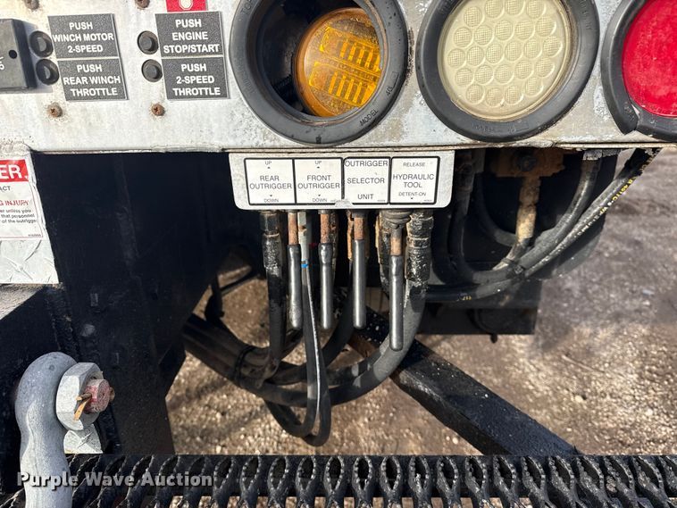 image for item EG1956 2014 International 7600 digger derrick truck