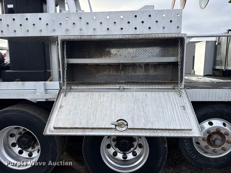 image for item EG1956 2014 International 7600 digger derrick truck