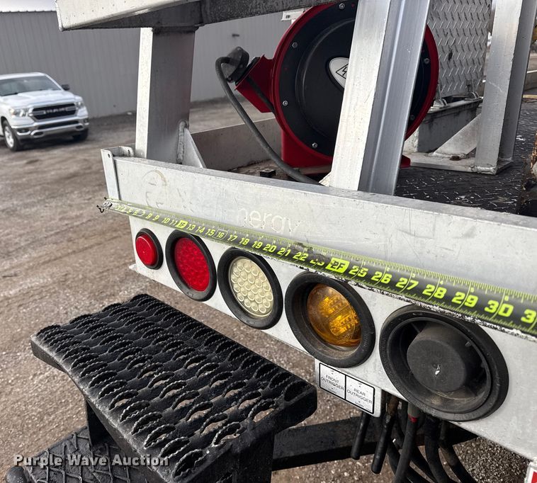 image for item EG1956 2014 International 7600 digger derrick truck