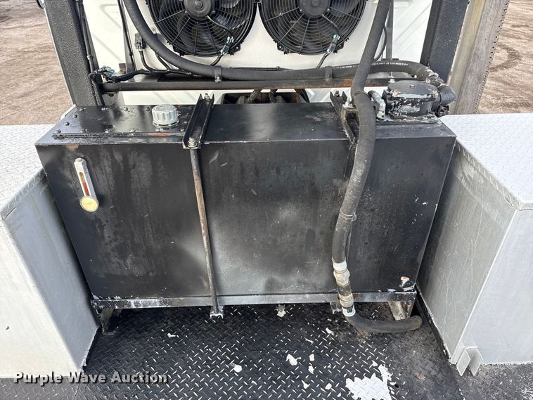 image for item EG1956 2014 International 7600 digger derrick truck