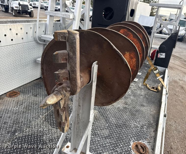 image for item EG1956 2014 International 7600 digger derrick truck