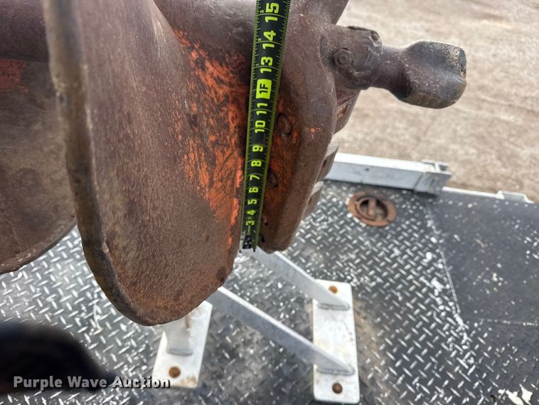 image for item EG1956 2014 International 7600 digger derrick truck