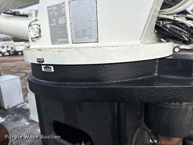 image for item EG1956 2014 International 7600 digger derrick truck